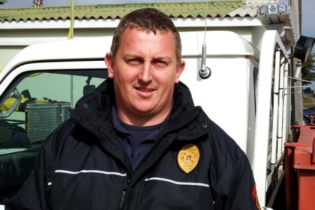 Gansbaai Brandweer se Gallie Badenhorst wat saam met sy pa aan die “Skedonkies vir Kanker” wedren gaan deelneem